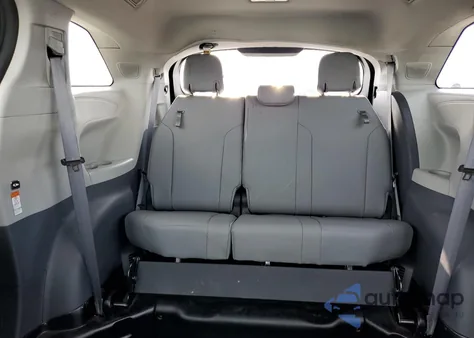 2022 Toyota Sienna Xle z USA, uszkodzony, nr VIN 5TDJRKECXNS075897